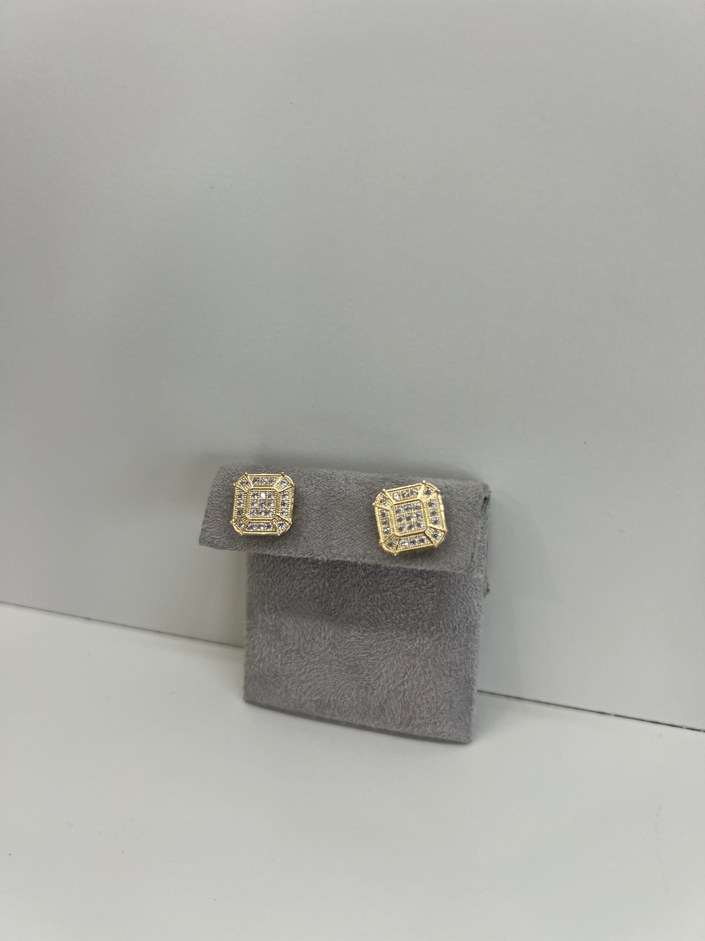 Aretes